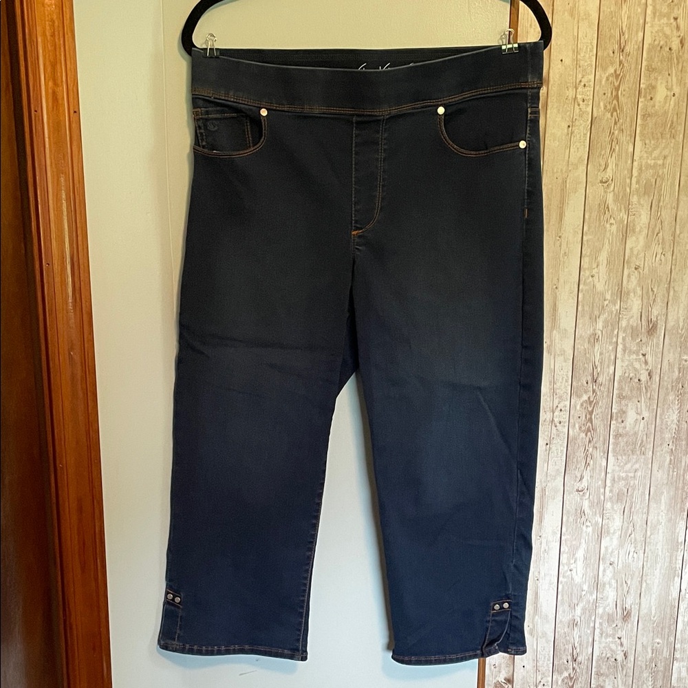 Gloria Vanderbilt Navy Denim Capris